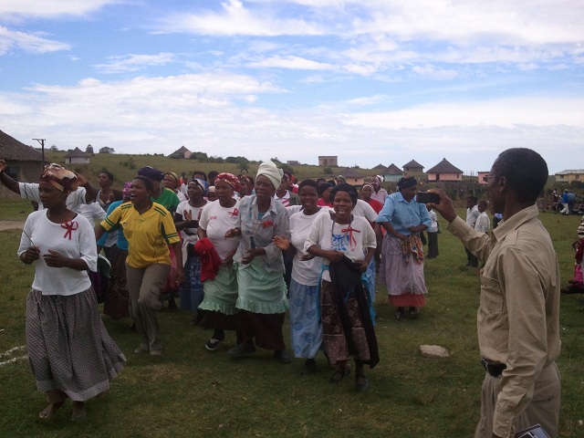 Enthusiastic Cheerleading (Nomfundo in front in yellow)